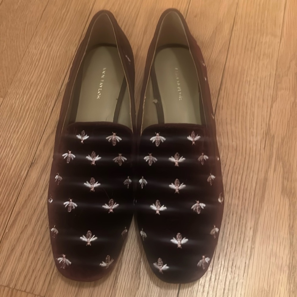Ann Taylor Burgundy Embroidered Velvet Bee Loafers smoking slippers Sz 7.5